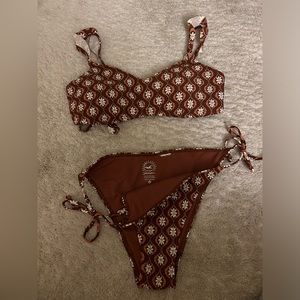 Hollister Swimsuit (Top: M, Bottum: S and M - will sell one or both). NEVER WORN